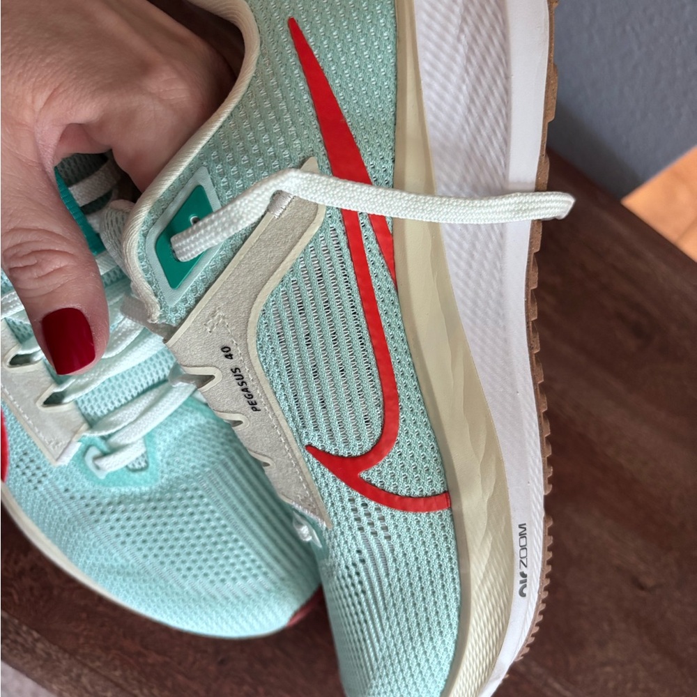Nike Women's Pegasus 40 Sneakers - Green/ coral orange and white size 9 worn 1x